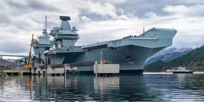 HMS Queen Elizabeth arrives on the Clyde to embark munitions