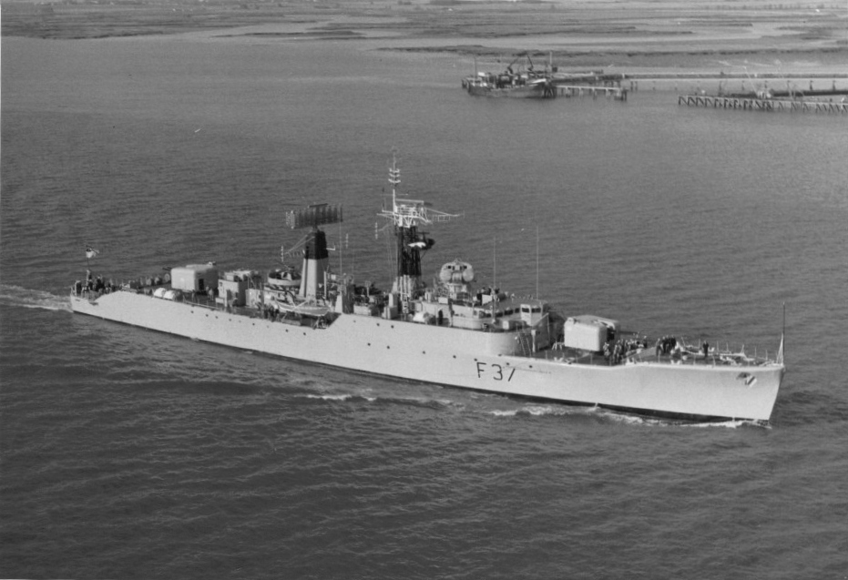 HMS_Jaguar_F37[1].jpg